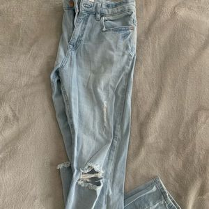 Size 28 skinny jeans. Light wash with a few holes.